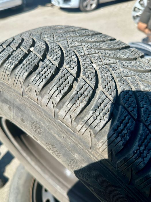 Комплект 4 бр. зимни гуми Nexen 215/70 R16 със стоманени джанти и тасове