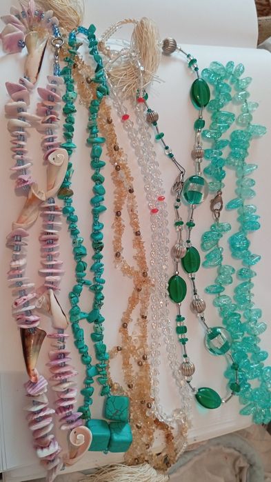 Продам винтажные броши и украшения.