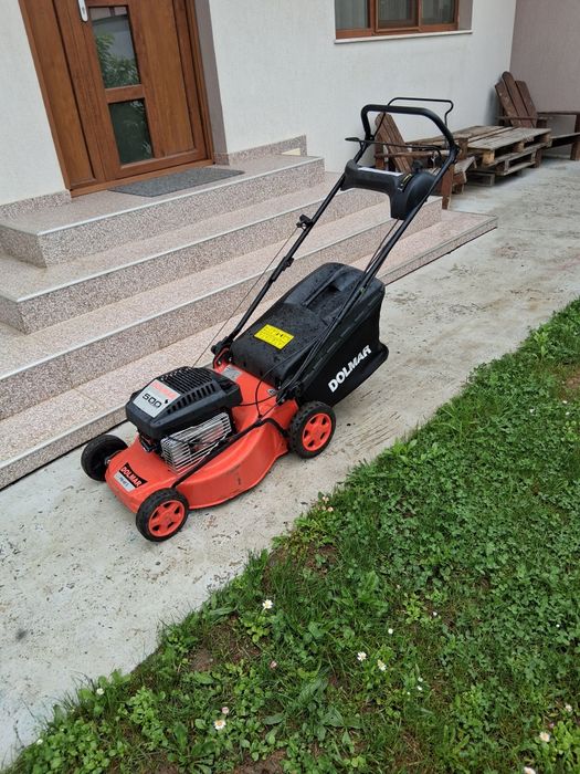Vând mașină de tuns iarba pe benzină Dolmar.