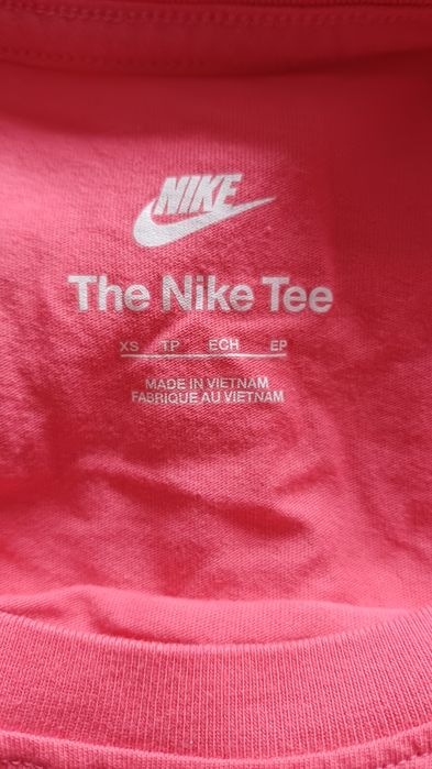 Тениска Nike с бродирано лого