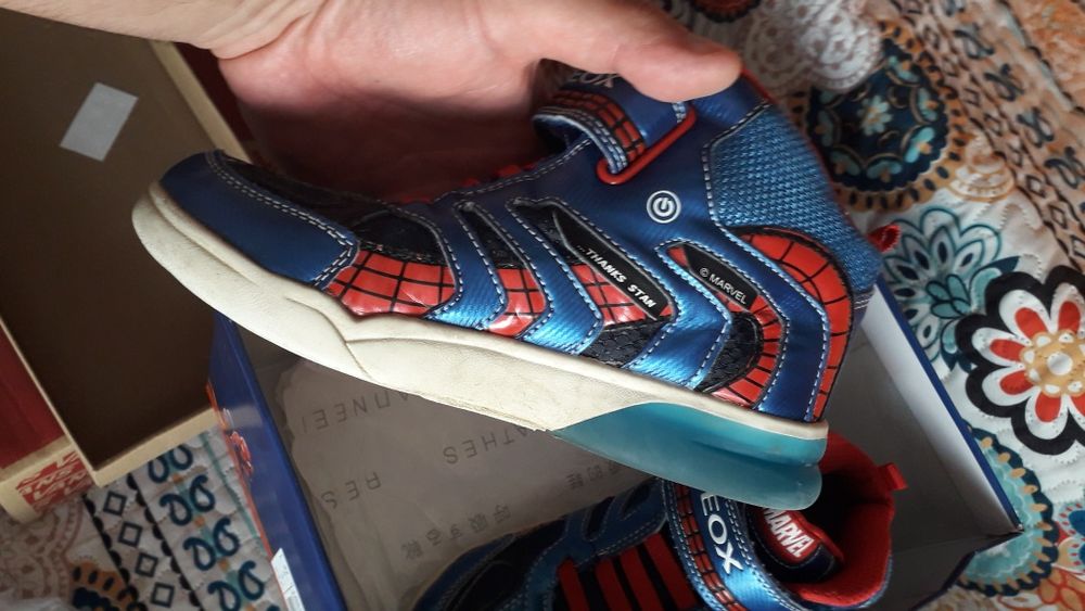 Papuci ghete cu lumini copii Geox Respira Spiderman nr 35 stare buna