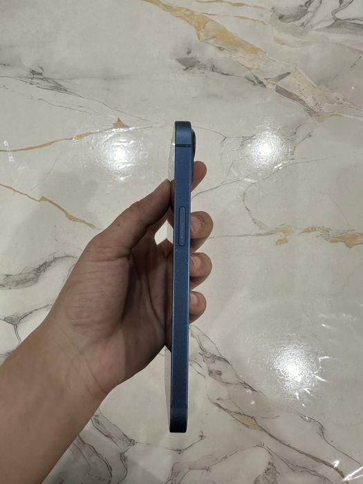 Айфон 13 коробка есть