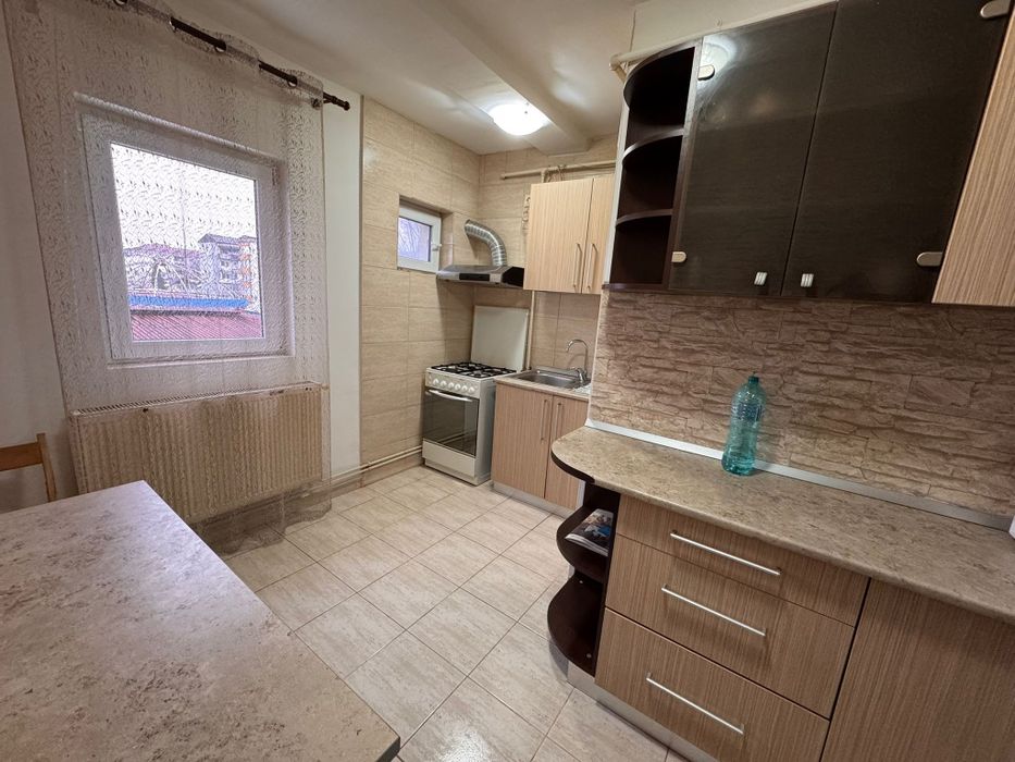 De închiriat! Apartament 3 camere , disponibil imediat.