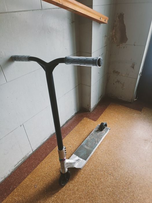 Free Style Scooter custom Deck Ethic Pandora, furca Root Air  SCS, clamp Blunt Omen, roti Ethic Incube 110, ghigon Root Invictus, manșoane Core