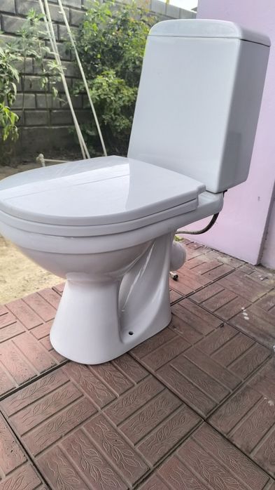 Продам Унитаз почти новый