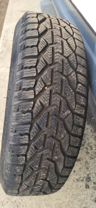 Vand cauciucuri de iarna cu jante 185/65/R15