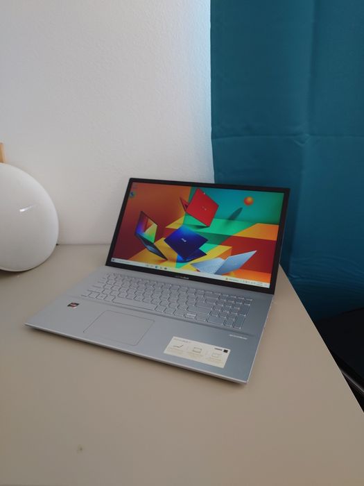 Asus Vivibook 17. Ryzen 5.. SSD + 1 Tera.. 17,3 inch