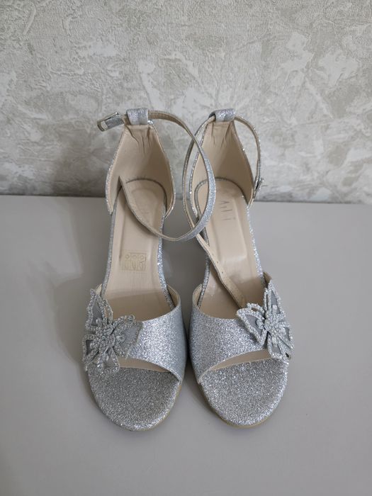 Продам туфли для девочки