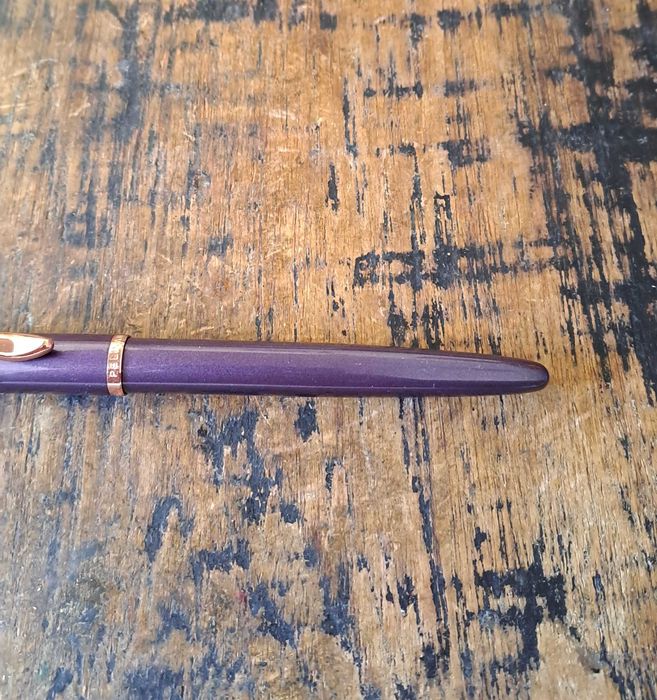 писалка Пеликан Pelikan лилава и розов метал в кутия