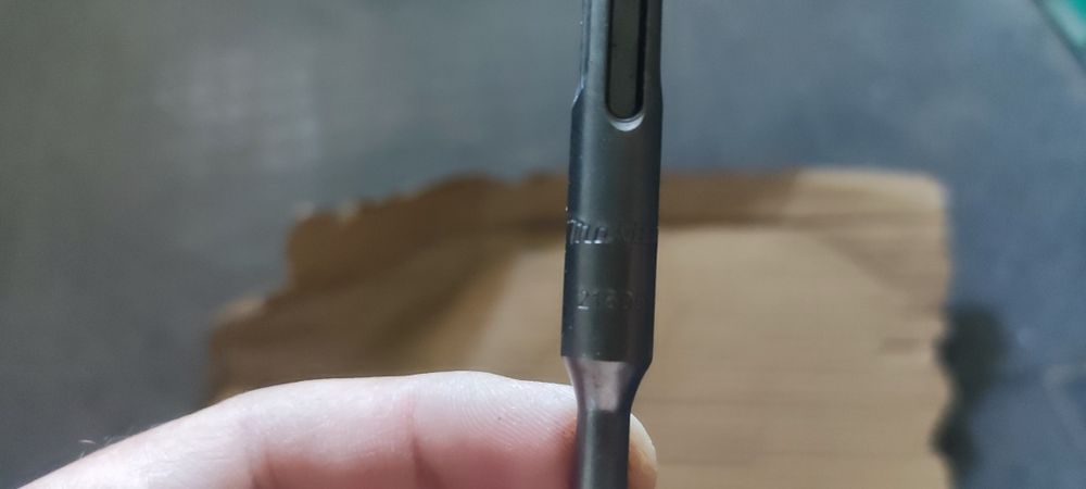 Пирони Spit Pulsa 15,25.Бургий SDS за бетон 6и8мм,винтове 25,30 и35мм.