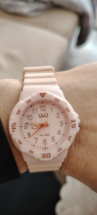 Часовник Q&Q цвят пудра