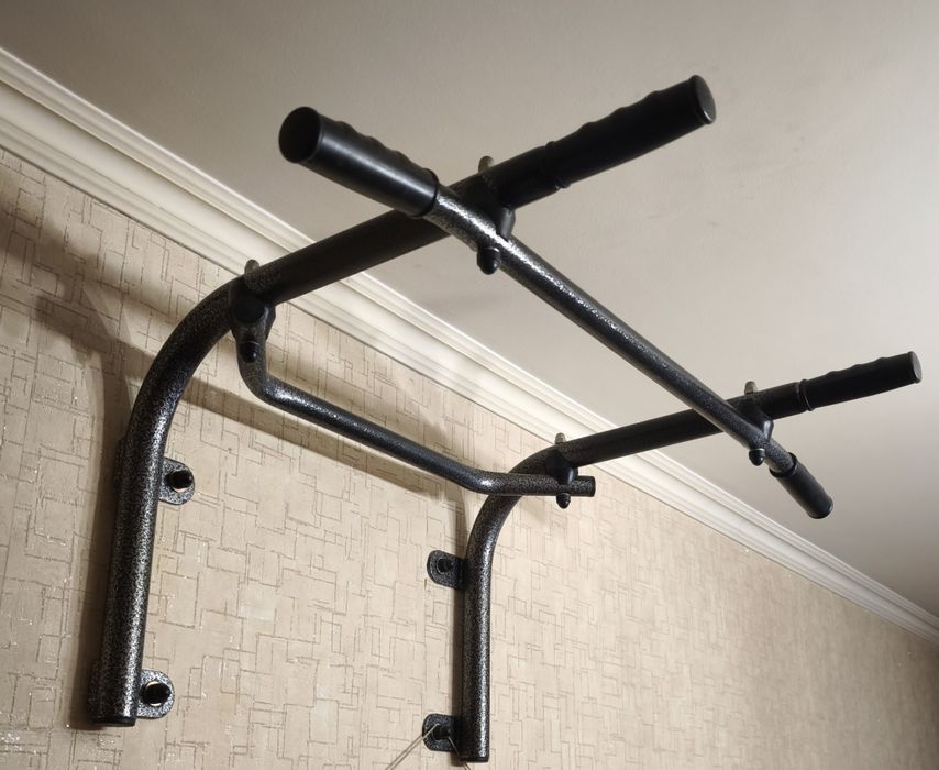 Турник настенный