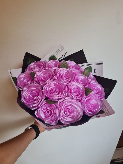 Buchete trandafiri din satin