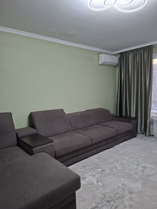 Продается угловой диван в отличном состояний