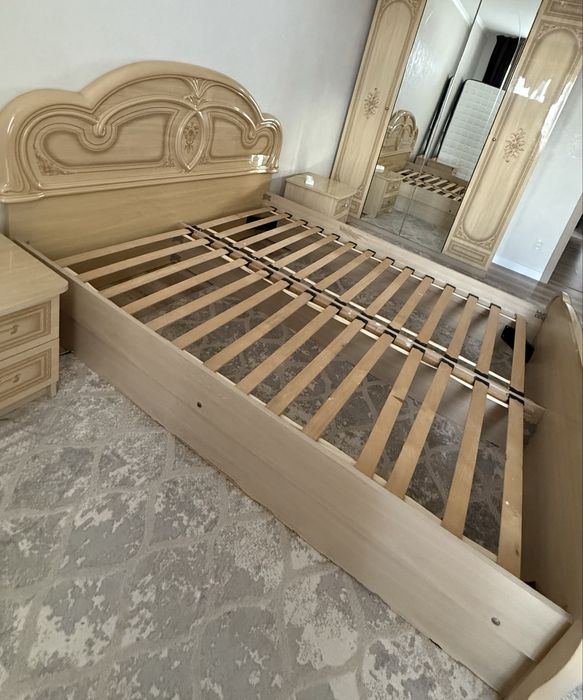 Спальный гарнитур ,продам .