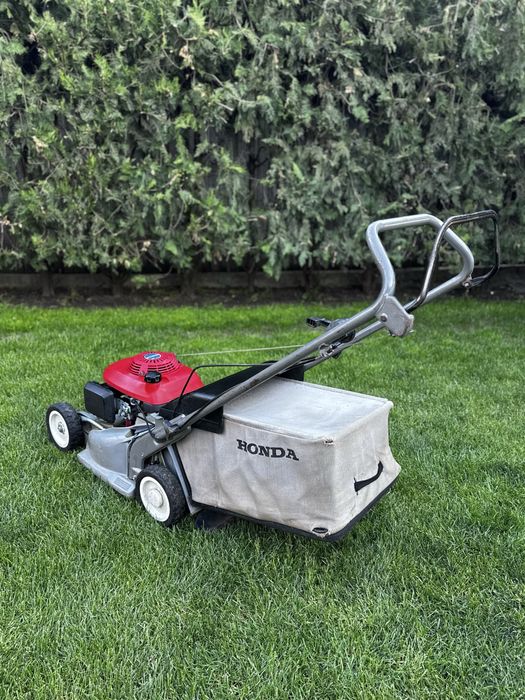 Masina de tuns iarba Honda HRB 476