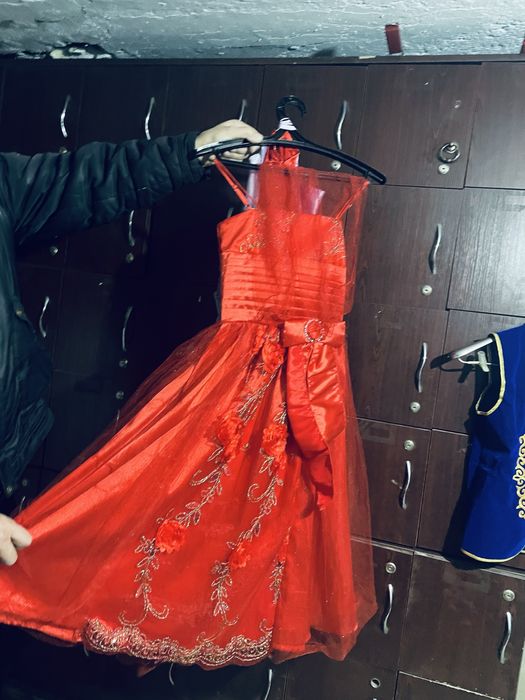 Продам детское платье в хорошем состояни