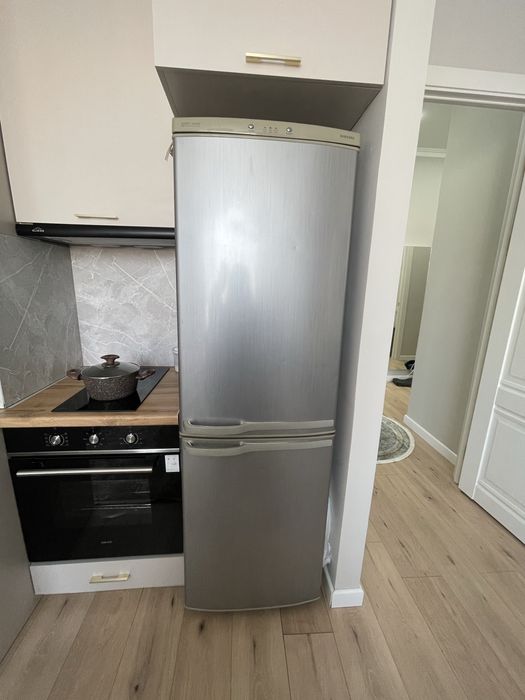 Продам Холодильник Бирюса