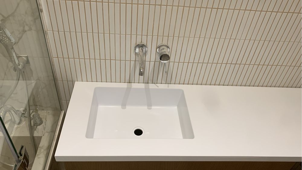 Столешница в санузел с мойками