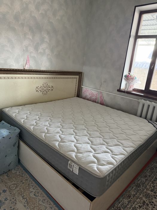 Продается кровать с тумбочками