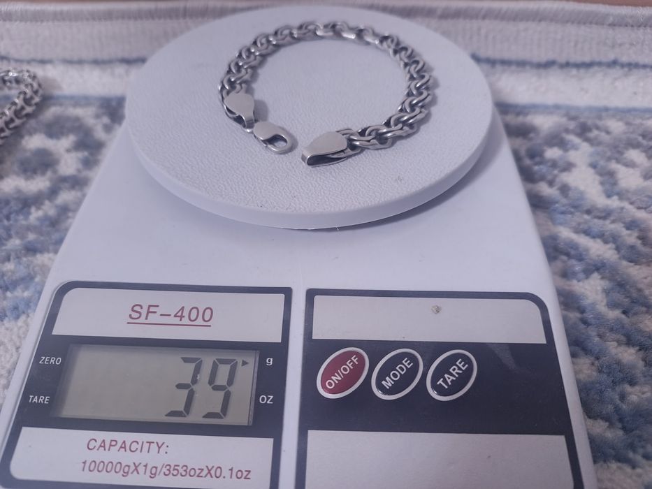 Күміс заттар сатылады