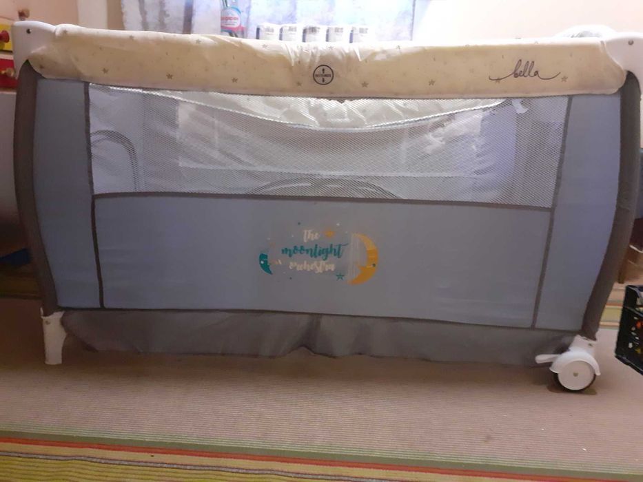 Продавам детска кошара .