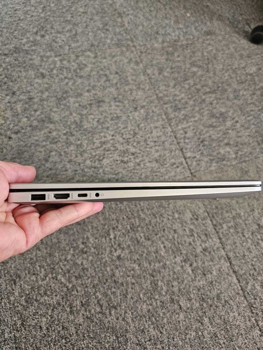 Laptop Hp Ryzen 5 5500U-17 inch