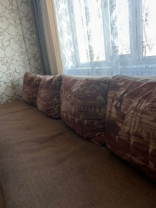Диван вместе с креслом