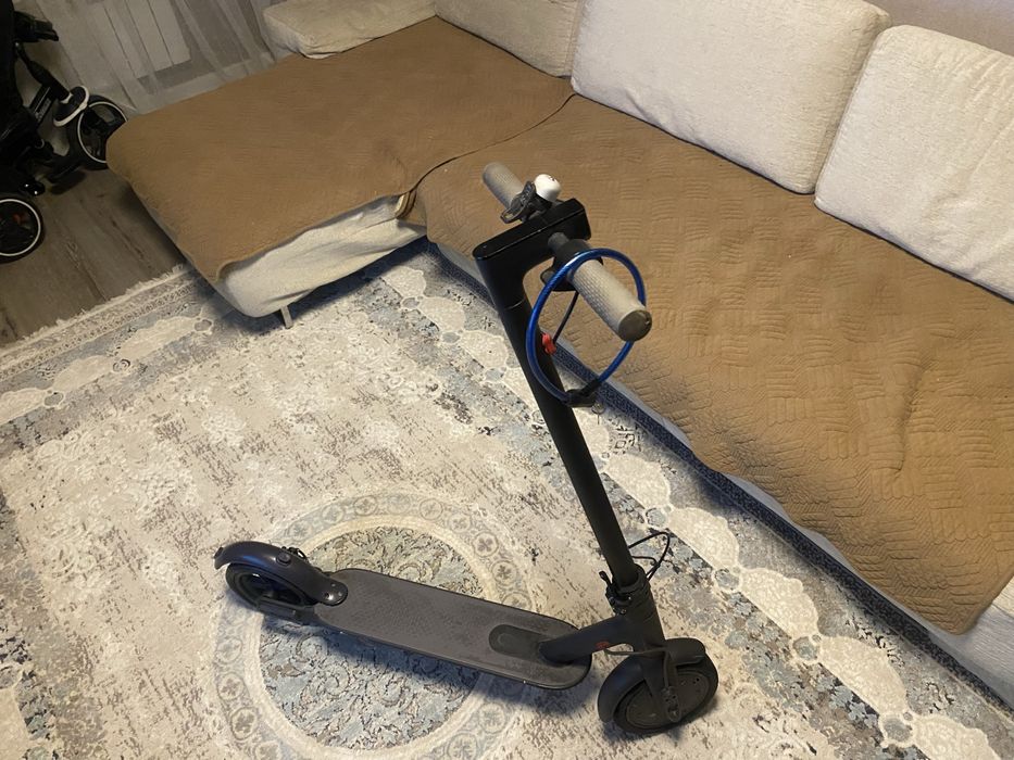 Продам электросамокат Xiaomi M365