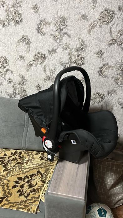 Продается детская коляся с автолюлькой