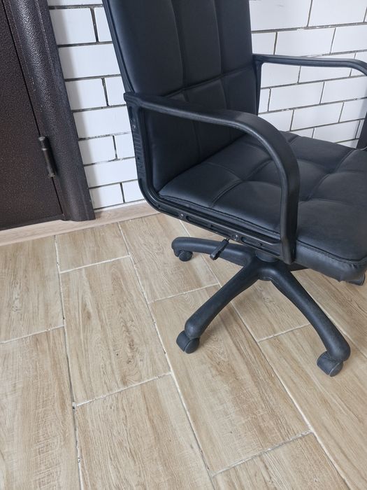 Кресло для компьютерной игры б/у.