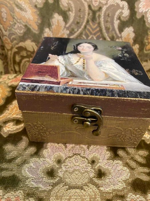 Cutii lemn pentru bijuterii și amintiri - tehnica decoupage