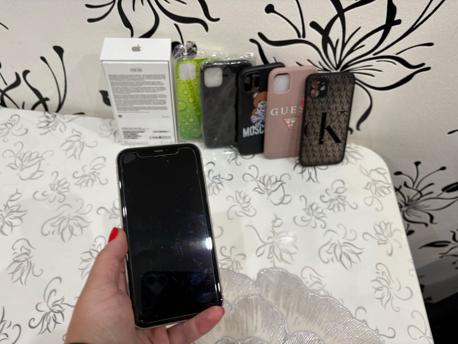 Vand iphone 11 alb 256GB
