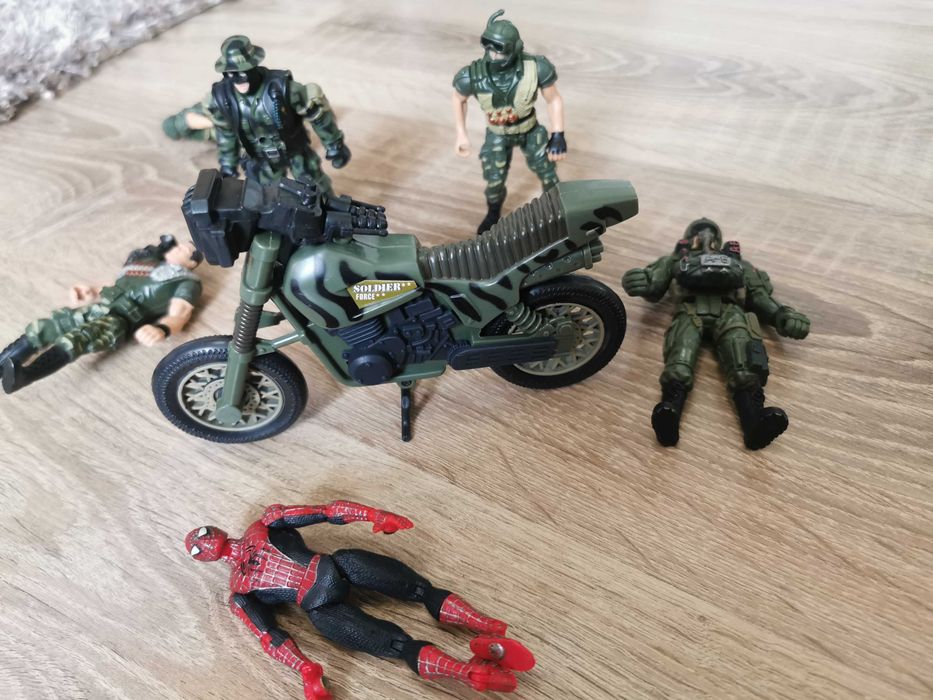 Продавам детски играчки уникат  от Германия - полицай на сафари,