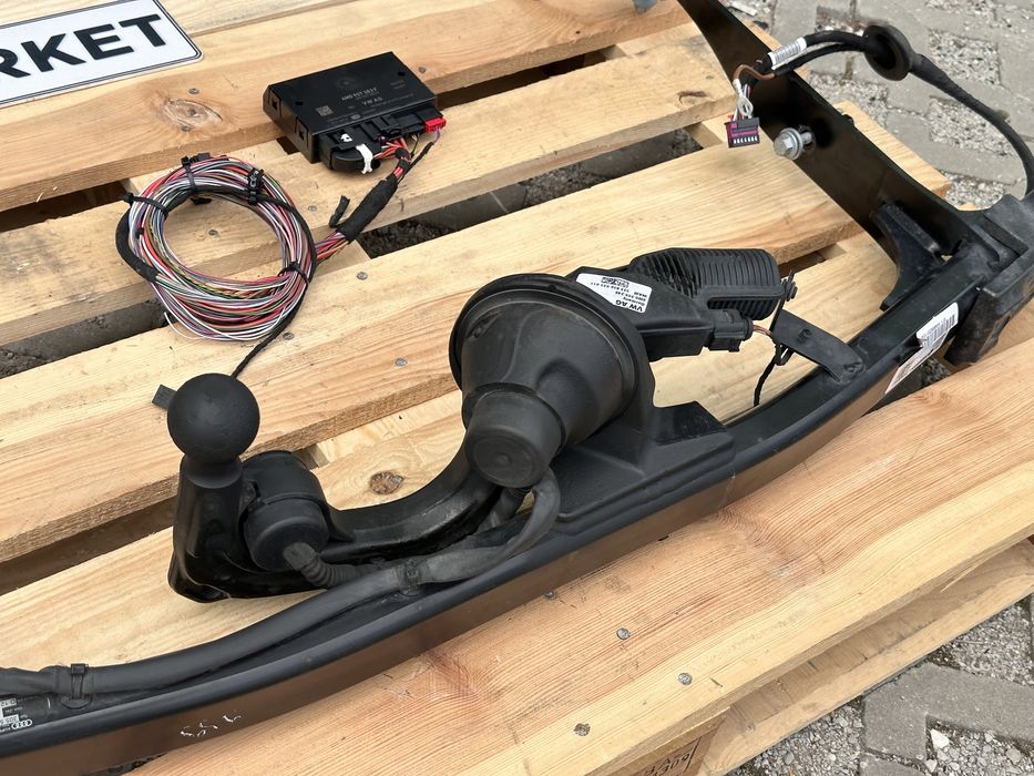 Теглич комплект AUDI A6 C8 / A7 C8 Електрически  4K0800491E