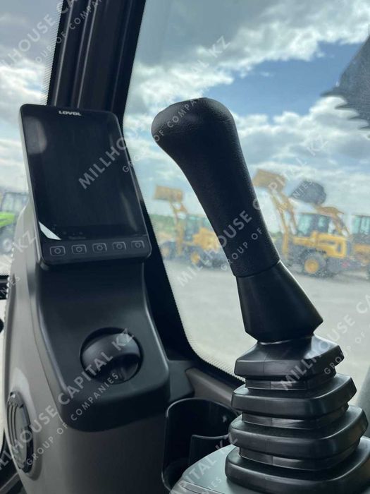 Гусеничный экскаватор Lovol FR220D2