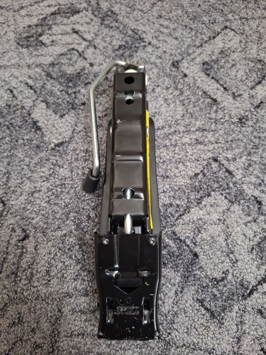 Cric și cheie roti vw