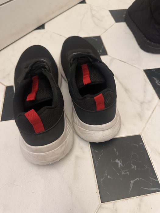 Продаю кроссовки