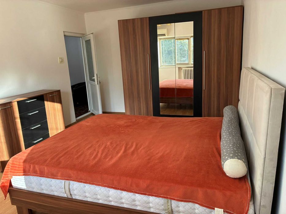 Vand apartament 2 camere decomsndat