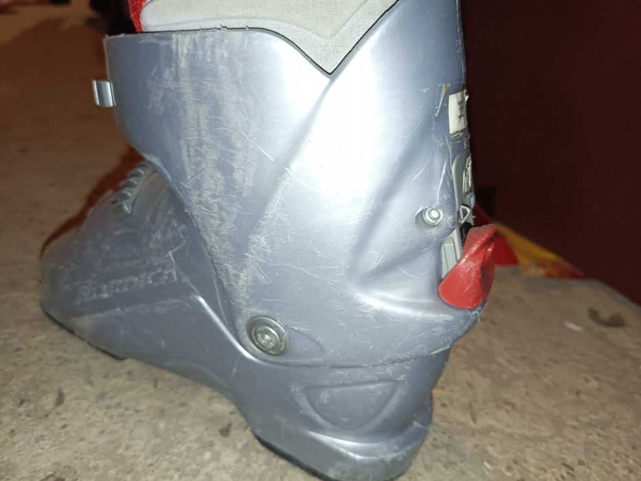 Продавам детски ски обувки ski