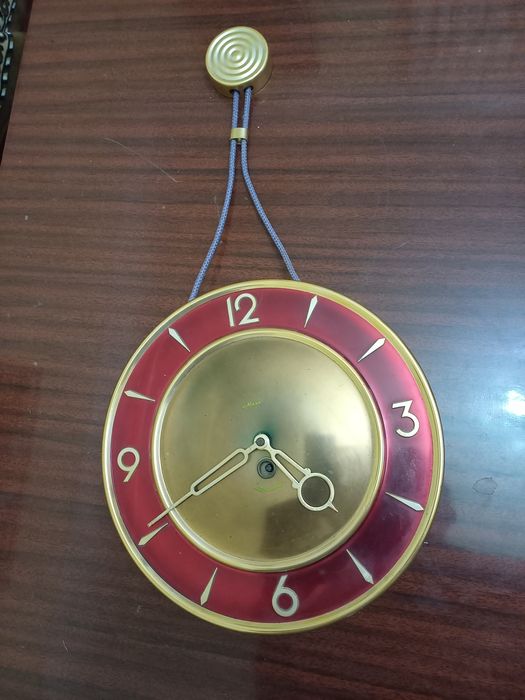 Часы механические,  антикварные.