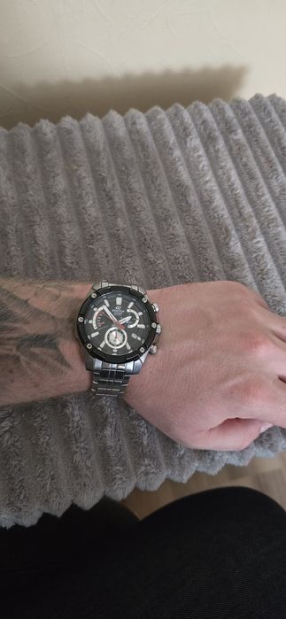 Продам часы Edifice EFR-559