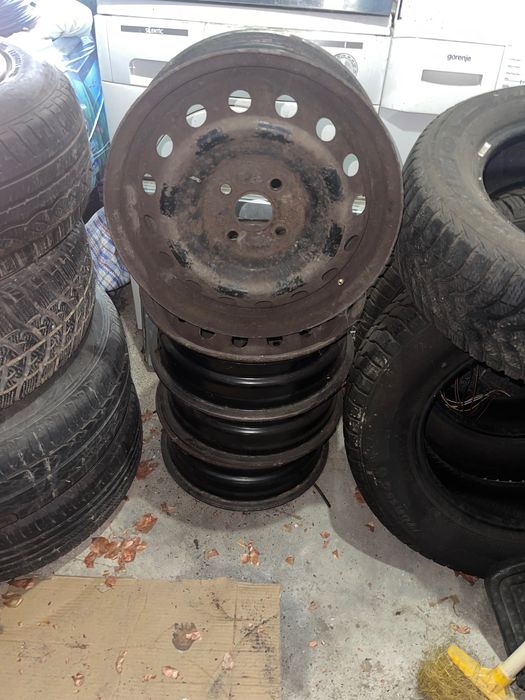 Гуми на едро на изгодна цена. Нямам време да се занимавам с тях