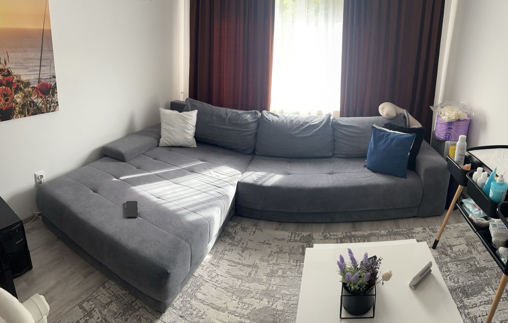 Coltar extensibil cu lada de depozitare. Stare foarte buna!