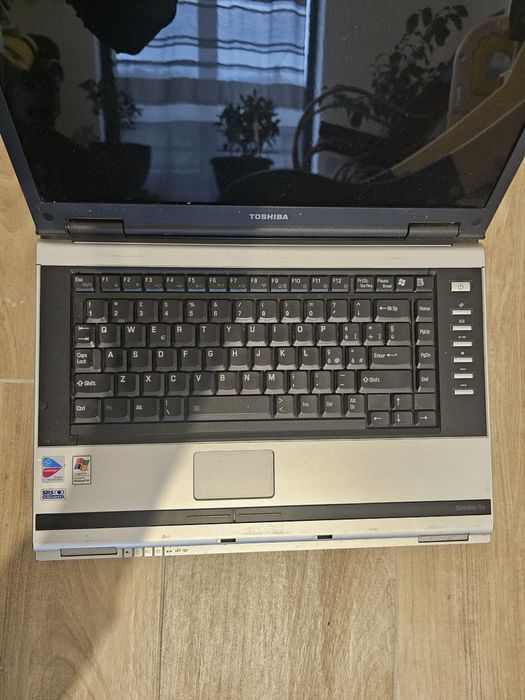 Vând laptopuri nefuncționale