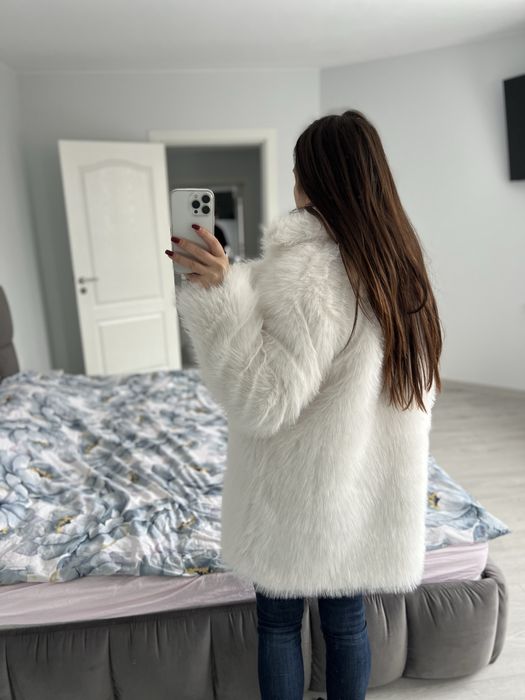 Бяло палто косъм