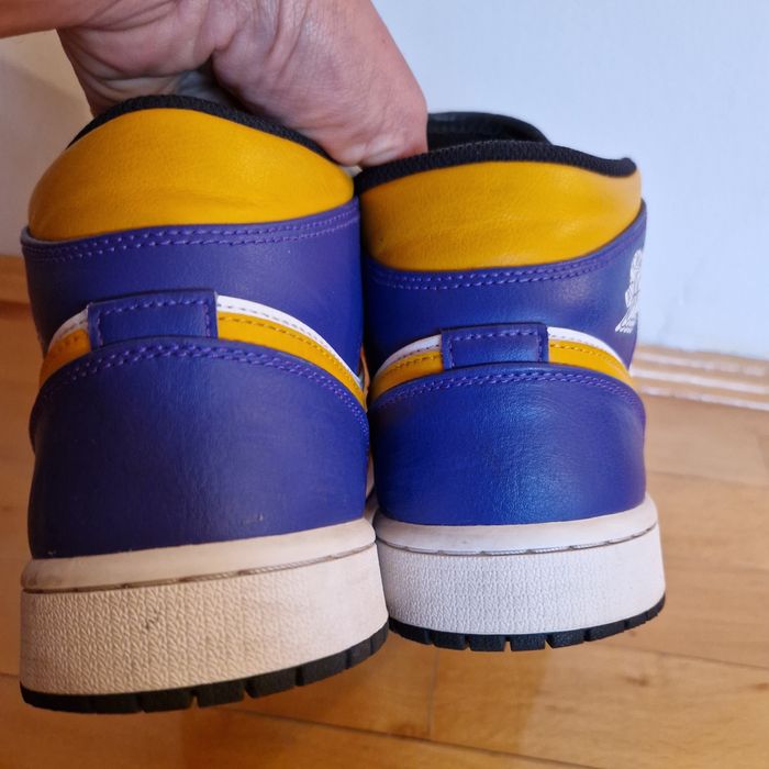 Nike Air Jordan 1 Mid Lakers