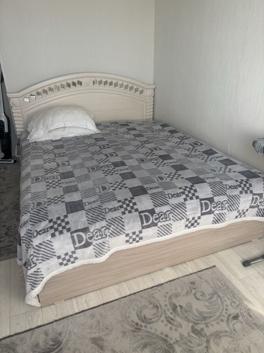 Продам спальный гарнитур