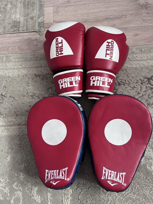 Боксерские перчатчи и лапы