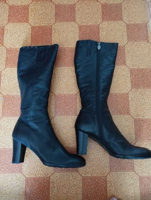 Продам сапоги новые.